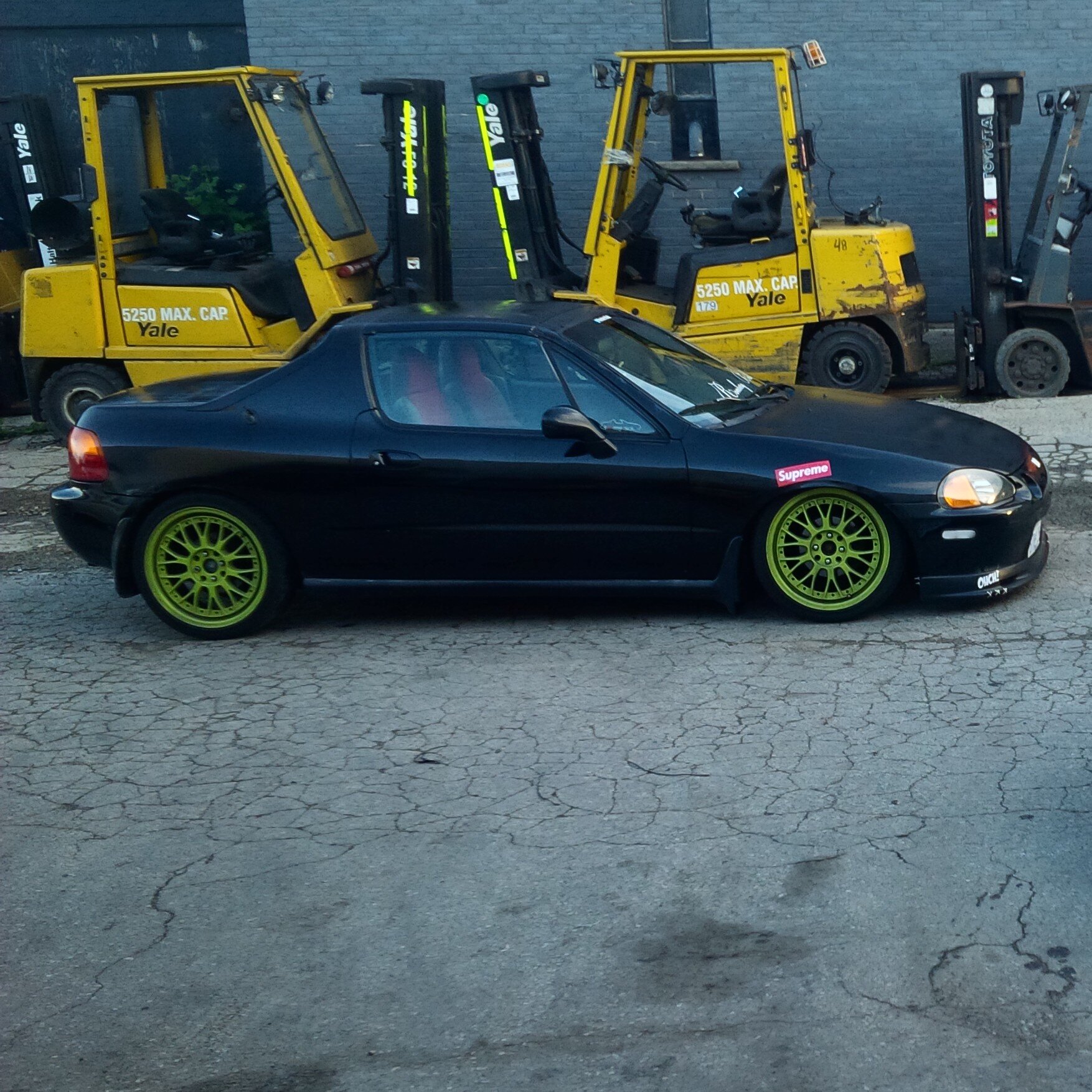 Co-Leader Of the 403Royals

Owner of a Black 95 Honda Del Sol, on Green XXR rims, Powdered I'm the camels Special.