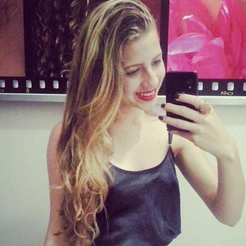 Taurina,flamenguista,indecisa, fã do lindo Luan Santana, viciada em chocolate ! Snap:alanabalbueno