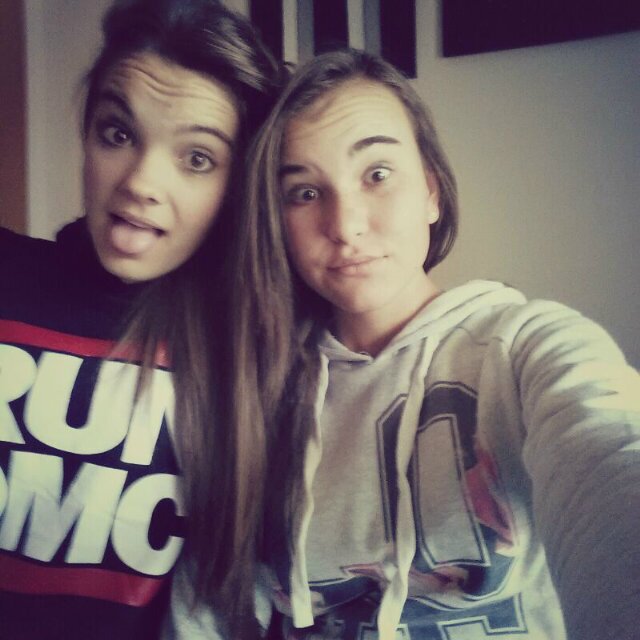 I follow back ☆ IG:: zands111 :) I love vans, onesies, @camerondallas, @NashGrier and @taylorcaniff ♥