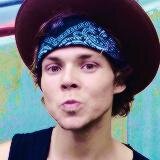 te dei follow grátis agora siga a @stylesfemi ela segue todos de volta
