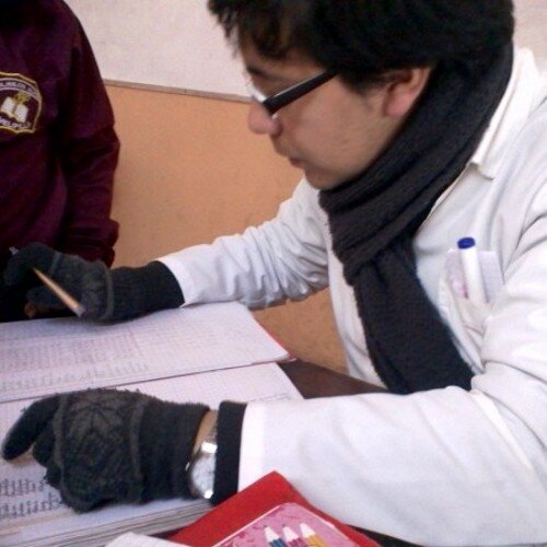 Pensador, demasiado prolijo, demasiado extremista, demasiado preocupado, demasiado sincero, demasiado simpático... En fin, muy buen hombre :)
