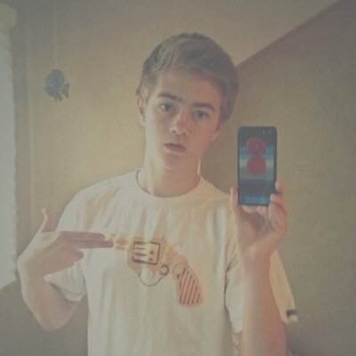 Follow @nashgrierville or I will unfollow you, thanks just trying to reach my goal