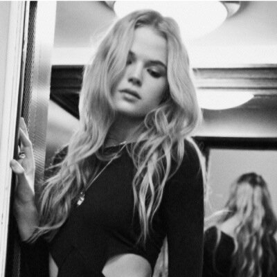 GoldenBluHunter's profile picture. Names Jemma, 25 and really nt much to look at. School wasn't really big in my head neither was learning the rules. Mommy and daddy said I have a thing for meat.