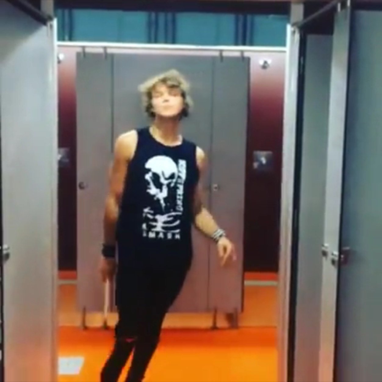 5SOS. HAHAHAHAHAHAHA yes. Nerd, Geeky and god damnit sarcastic peace! WTF✌❤️