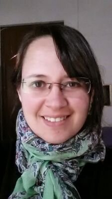 Soy maestra desde el 2002!!! Y me encanta lo que hago...aunque sigo buscando otros caminos siempre relacionados con enseñar y aprender.
