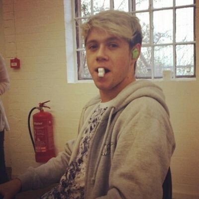 ''if i could take away the pain and put a smile on your face, baby i would'' [Niall, 20, etero]