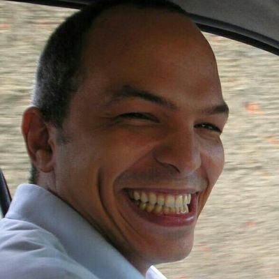 Curioso da vida, filósofo do mundo e nas horas vagas: dentista gente boa.