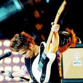 Follow @ellietheamazing and @JackBarakatjie ☆ they will follow back if asked to ☆ multi-fandom accounts ☆ thank you