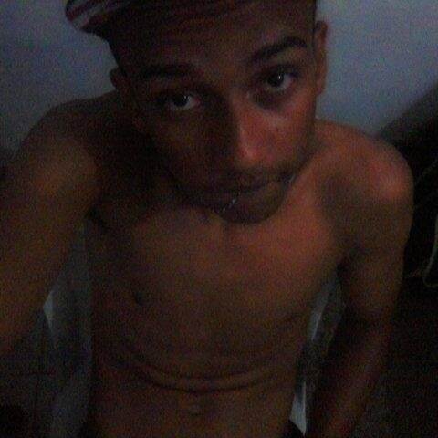 Eu sou noriyuki mais podem me chamar de negoyuki , tenho 18 anos , canto RAP e de vez enquando danço Freestep kk , se vc quizer saber mais sobre mim me seguem '