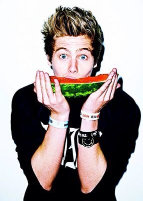 somos un grupo de pibas obsesionadas con 5SOS y tiempo al pedo :D somos re cracks porque Argentinas obvio ♥