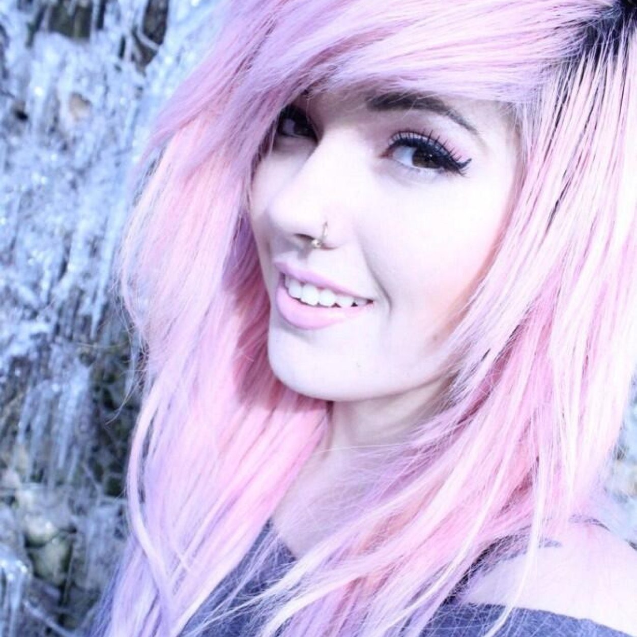 bxndaddiction's profile picture. Honstely the only way ill be happy is if you can hold me in your arms forever....||Bi and single||