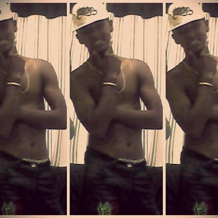 ♕joga o tapete, eu cheguei Aonde eu tô é notório E a solidão é nome que não tem no meu relatório..♫ #HungriaHipHop Fã pra cara%$!!♕