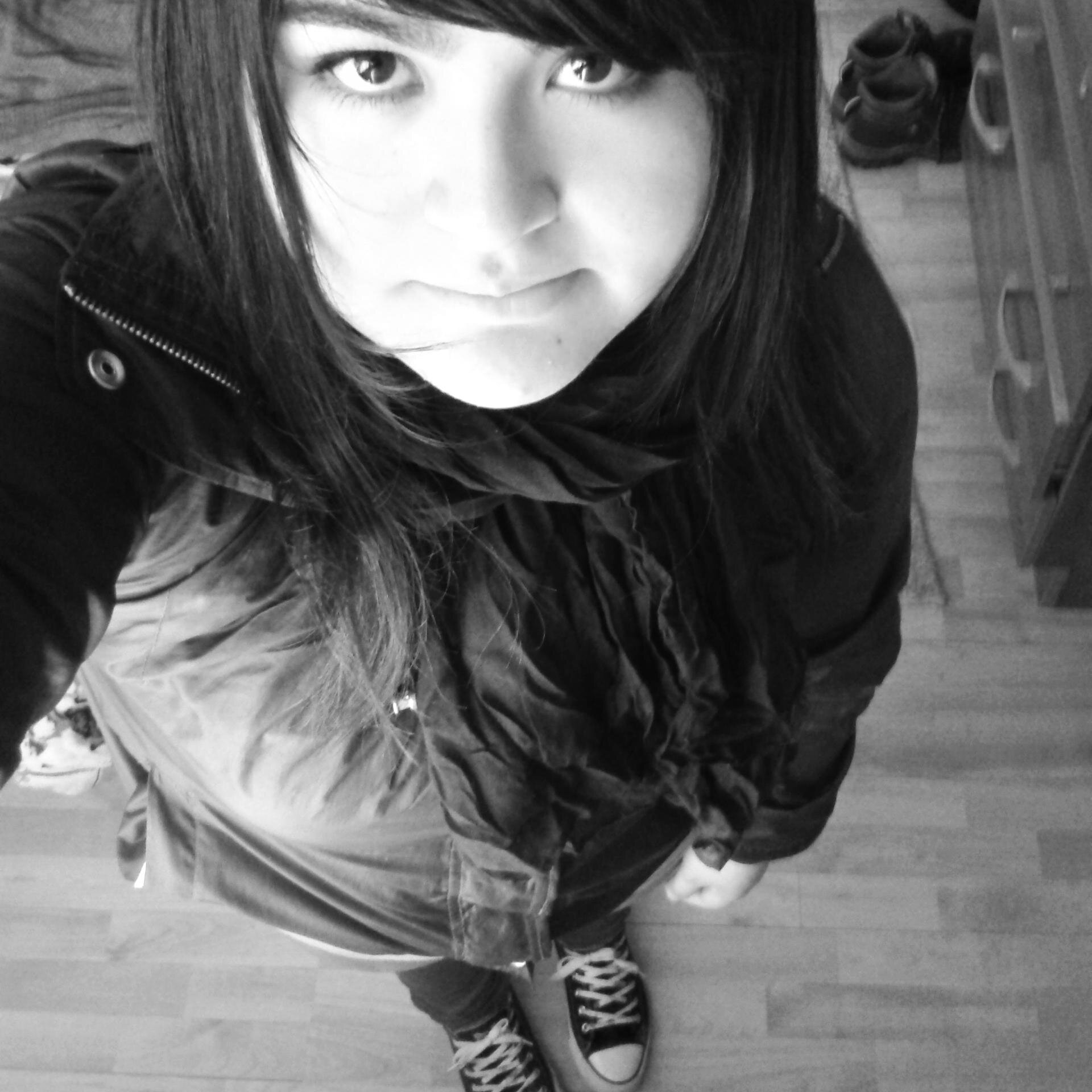 hi! soy algo rara-antisocial-timida-bipolar.
sadica y tierna a la vez *--*^me gusta el rock-pop-post hardcore-metalcore-etc FOLLOW ME! lml