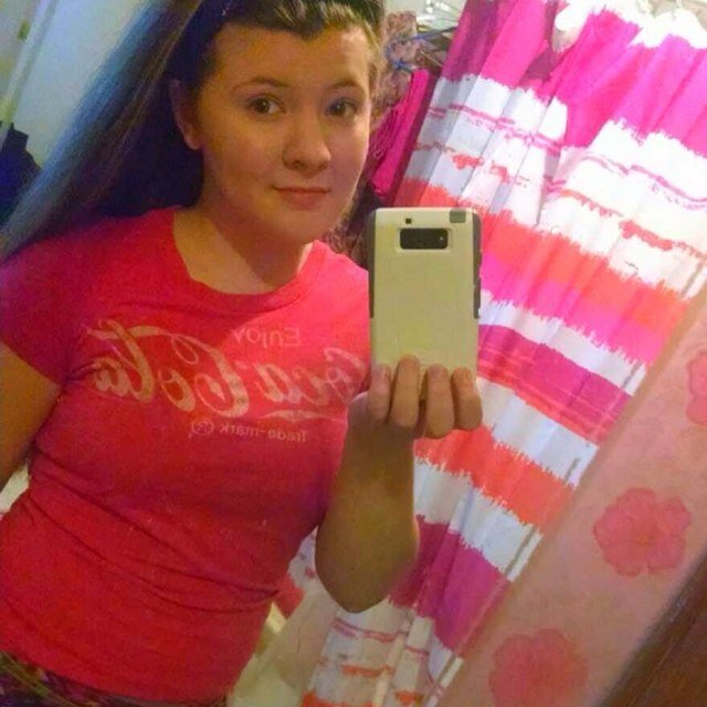 Sophomore. Newcomerstown, ohio. @jasonderulo followed me on 2-15-14!