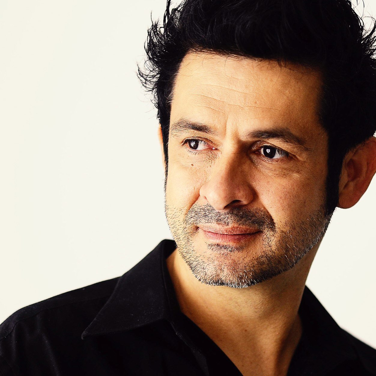 Actor de teatro ,cine y televisión . Profesor de teatro .. 
Hecho del mismo material de los sueños. ... Ven a verme!