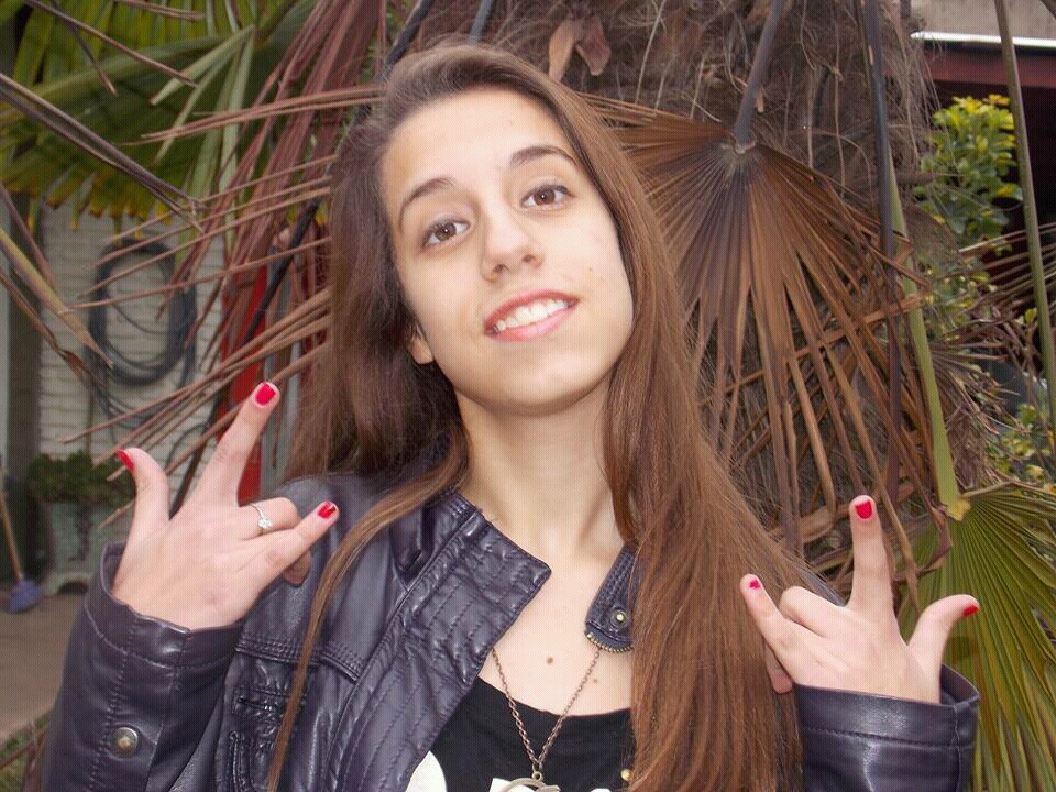 Amo el color azul, me voy a casar con Johnny Depp y mi Amante va a ser Skrillex, y bueno nada, eso.♡