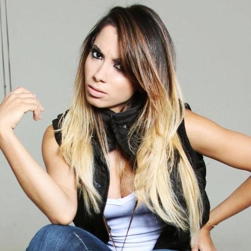 EU VOU FICAR MEIGA E ABUSADA porque sou uma MENINA MÁ e vou esperar a tua PROPOSTA fazendo o SHOW DAS PODEROSAS por que sou uma fãn de anitta soberanaa
