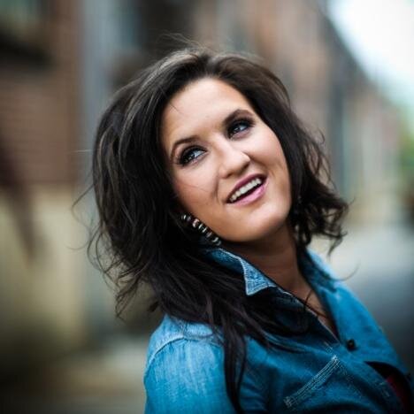 Country music singer/songwriter from Nebraska living the Nashville dream! I love my life, God, LOVE, pretty cowboy boots and sparkles!