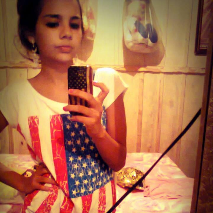 Aquelα que vc fαlα mαl, pαgα-pαu e fαz iguαl '
Nαo importα o quє єu diigα,
Vocє irα vαlorizαr pєlo quє vê,
julgαr pєlo quє ouviu
e opinαr pєlo quє conhєcєu