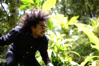 Salut, les Tweetgirls et les Tweetboyz, venez decouvrir mon nouveau clip Au Pays Des Merveilles, une adaptation de Alice Ca Glisse...a écouter et partager...