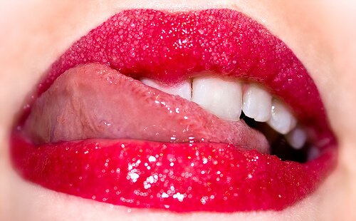 Jeune couple libertin et exhibitionniste de 25 et 22 ans qui cherche couple, homme/femme seul pour partager nos désirs/plaisirs en région Parisienne. Contact MP