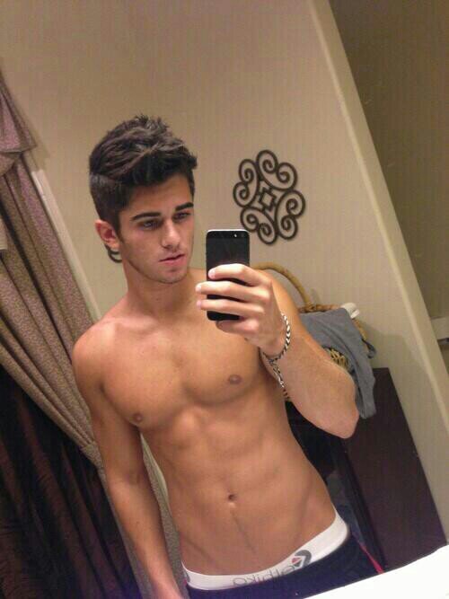 Te regalado un follow gratis, sea genial y sigue a @unaapersonaa por favor.