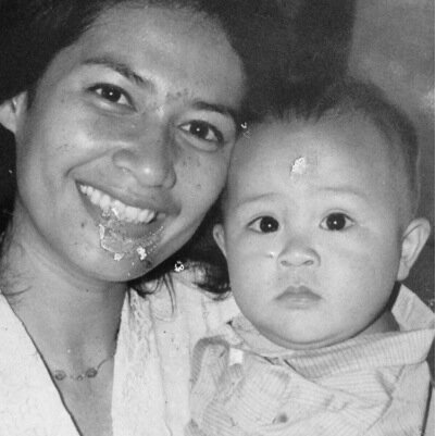 Katanya sutradara dan penulis, tapi yang pasti ibu dari damar bintang