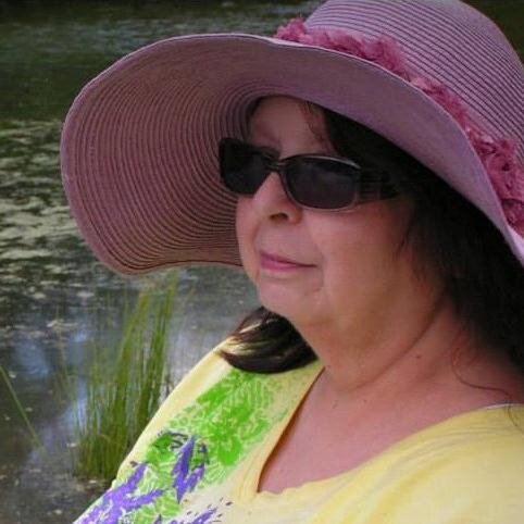 50+ Widow interested in Reading; Gardening; spending time w/Family; cooking & baking; entering contests