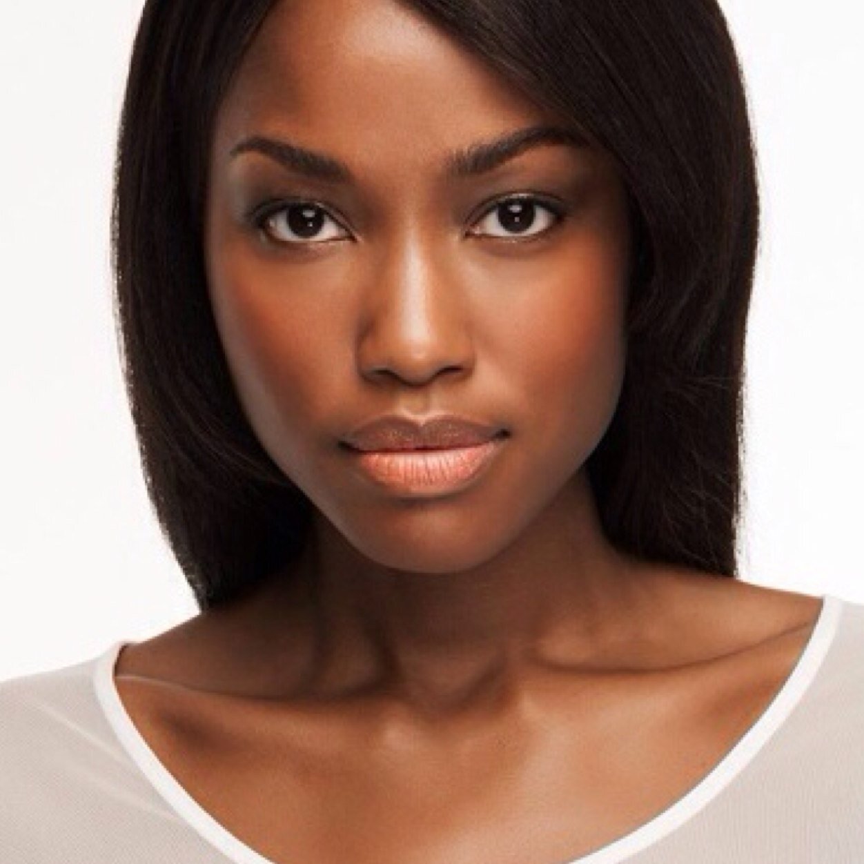 KindraHanson's profile picture. Mama Bear-Fitness Fanatic-PopCulture Queen-Beauty Junkie #redlipfit