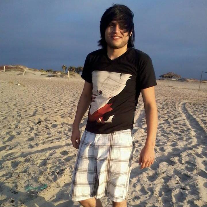 la ironia de soñar despierto y de vivir dormido. nostalgico por naturaleza. el pasado me facina, tal vez me equivoque de epoca. siempre a pasado por mi mente