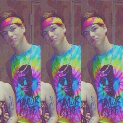 FOLLOW @pumashave SHE JUST GAVE YOU A FREE FOLLOW AND RT THE LINK OR UNF