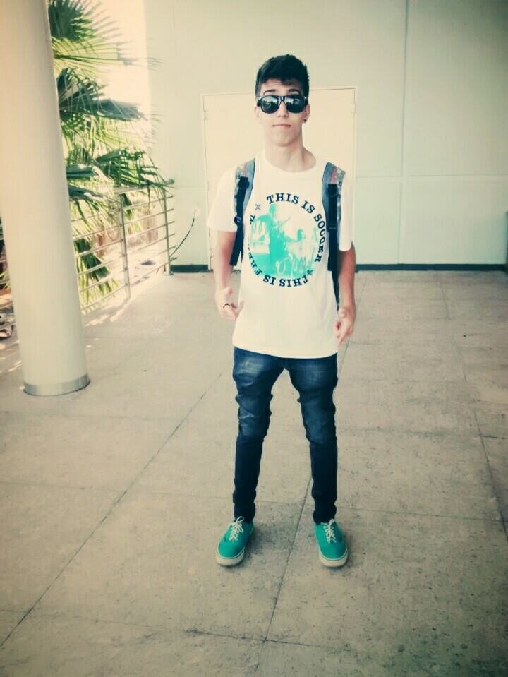 Lembra quando me disse some? Somei!
Tô com mais amigos, tô bebendo mais
Tô pegando mais, tô mais feliz sem você
Agora eu te digo some! Some da minha♫