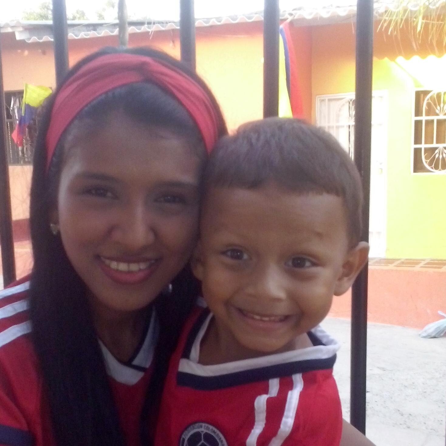 Lina Crespo Administradora y abogada en formación, orgullosa de ser Barranquillera, juniorista y carnavalera Gracias Dios... ♥