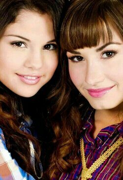 Lovatic com orgulho seu nome é Demetria Devonne Lovato,mas eu prefiro o termo GUERREIRA Lovatic você é perfeito do seu jeito- Demi Lovato