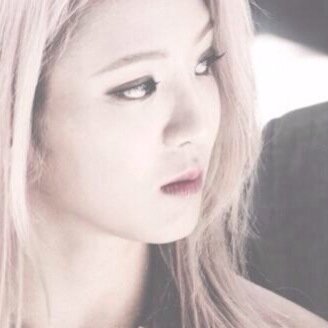 SoneSuha's profile picture. اطلبي الايدول و انا بنسقلك برفايل له ، متبرئه من ذنب كل صوره.