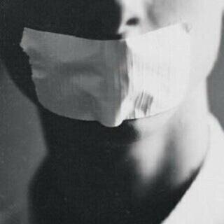 ‏ترى حضنك لـي انا مو كل من قرب لك تضمه ؟.