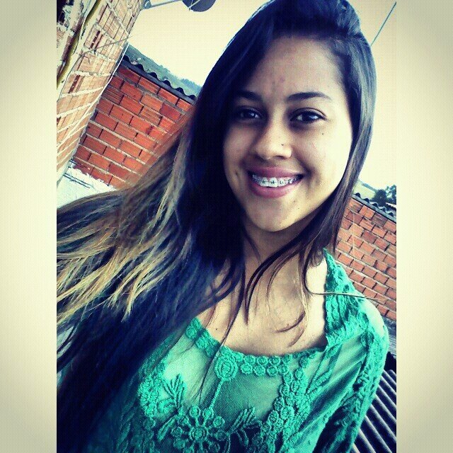 Se eu errar que seja por muito, por amar demais, por me entregar demais, por ter tentado ser feliz demais.