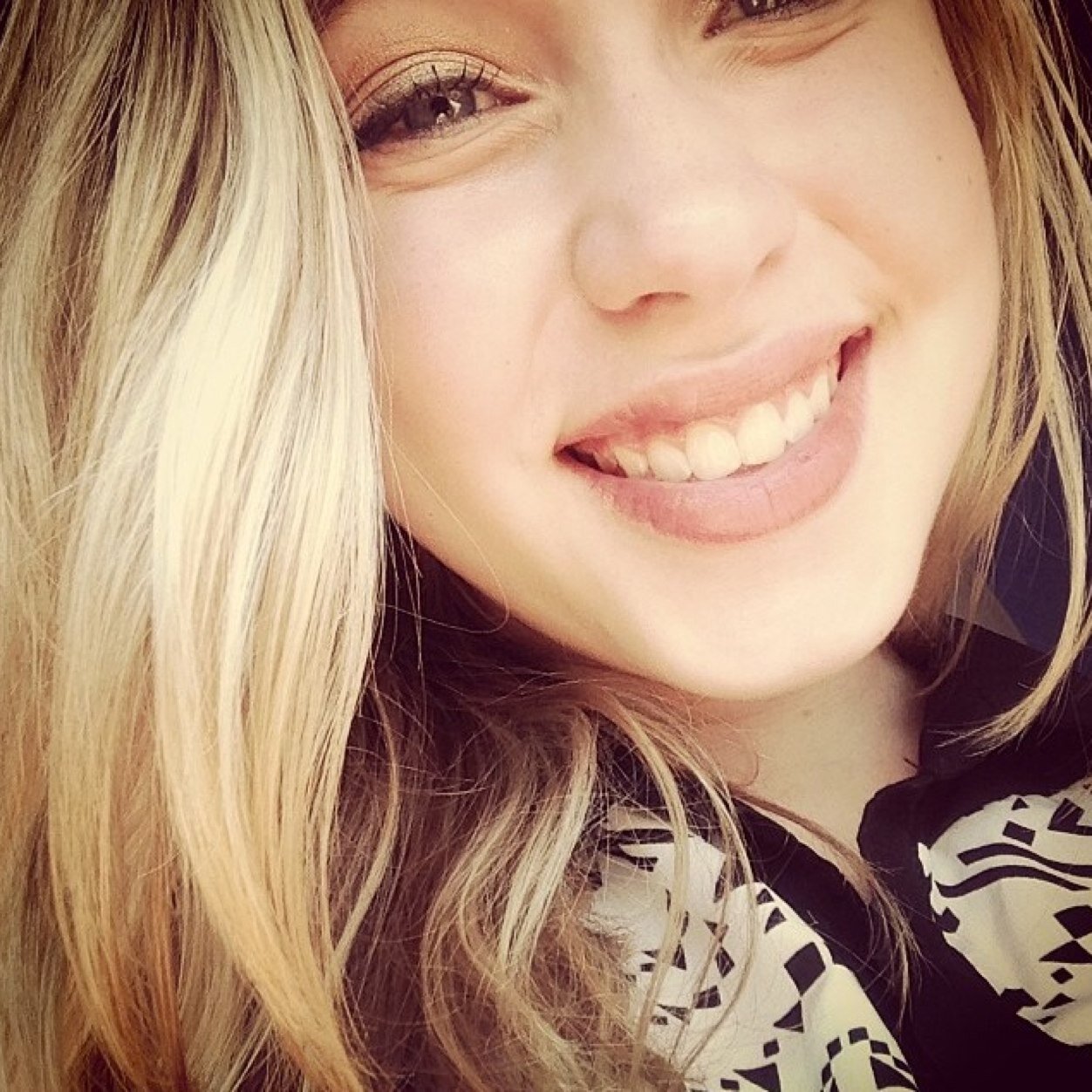 ∞❥Sometimes before it gets better the darkness gets bigger and the person you’d take a bullet for is behind the trigger❥∞