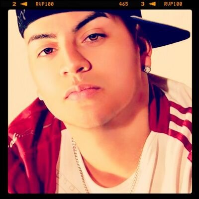 cantante-compositor en GUAHiO