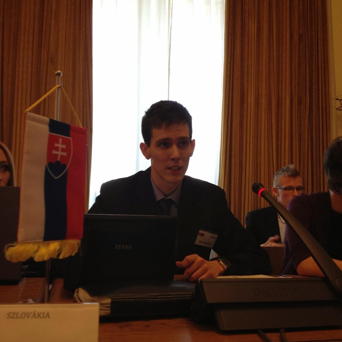 hankbotwin's profile picture. 