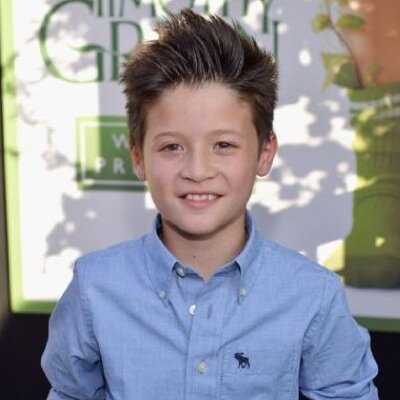 Hey I'm Aaron I have no family I travel around the world and I don't really care what you think about me cos you don't know me I'm 4 nothing else