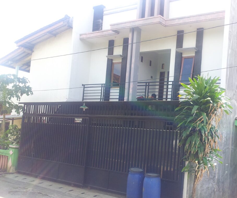 Rumah kost bagi mahasiswi Universitas Negeri Semarang (UNNES) yang tenang, nyaman, dan aman, sehingga dapat belajar dengan baik. CP : 08122538600