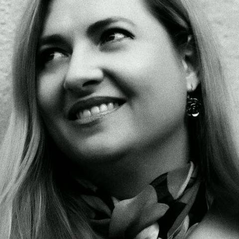 Lover of extraordinary gastronomic encounters (& creating them) with annoying orthography obsession & serious affection for Bubbly