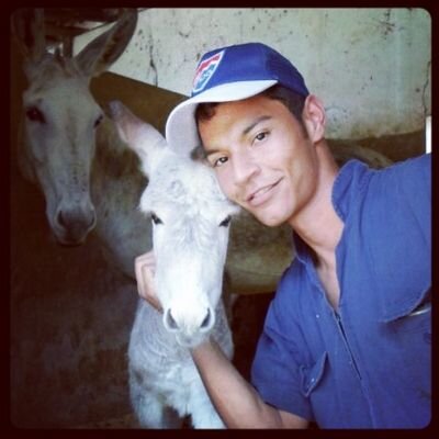 Estudiante de Ingeniería Agropecuaria, Apasionado por mi carrera, DIM un amor verdadero, Todos los dias se aprenden cosas nuevas, recoger siempre lo positivo.