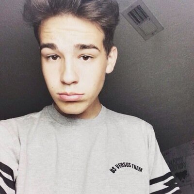 Free follow from @BriWhitesides & @Jacobeminesides!! Please rt the tweet below!