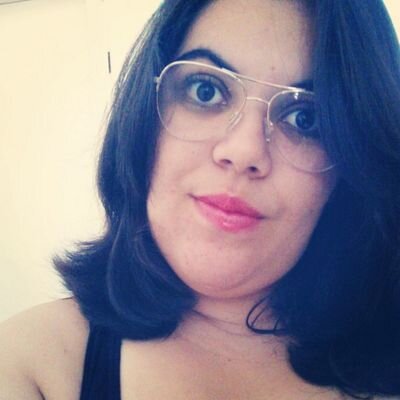 Mesmo quando eu quero chorar
Consegue me fazer sorrir...