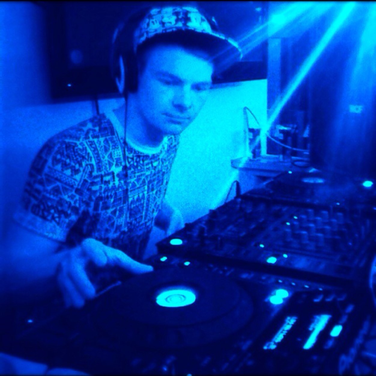 Drum & Bass DJ, UK. Production in the pipeline. http://t.co/BNk40pv9CA