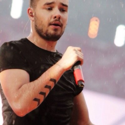 Follow @irrevocablyziam ✨ http://t.co/8jPRTy1Syb ✌️ Liam's smile is important.