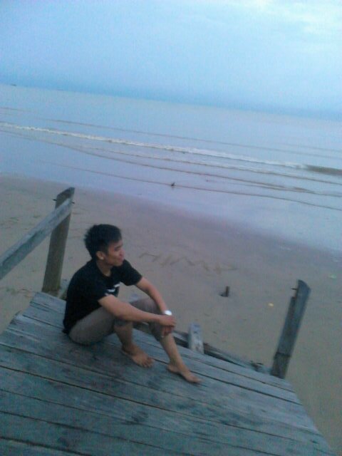 Hidup ini sementara,jati diri belum diketahui,banyak orang yang mengatakan hidup ini adalah perjuangan,bila kau mau sukses maka bersungguh-sungguhlah.