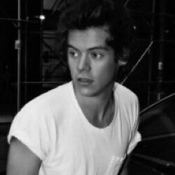 hi hi, please follow @cherrynarryxx please ♡ dont follow this acc btw xo